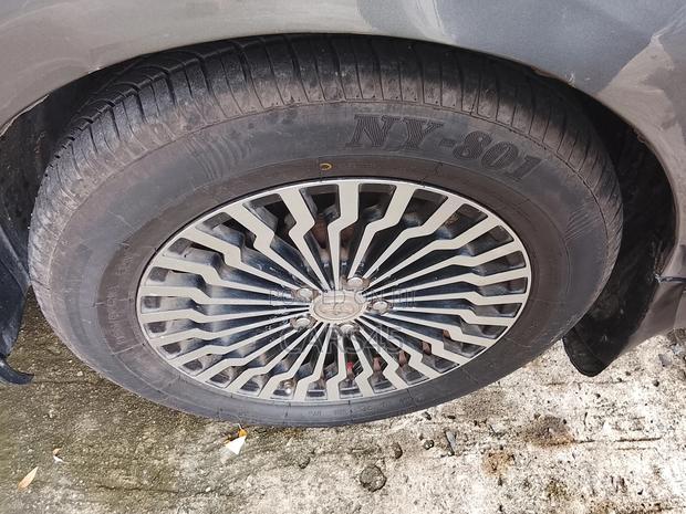 Toyota Corolla Base 4dr Sedan (1.8L 4cyl 5M) 2010 Gray