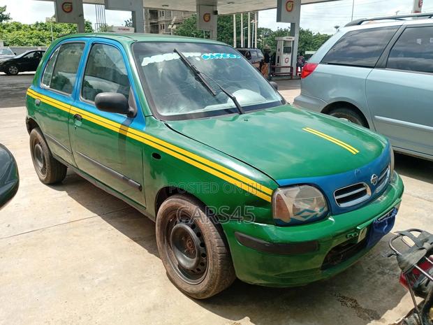 Nissan Micra 2000 Green