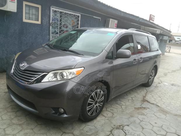 Toyota Sienna 2011 Gray
