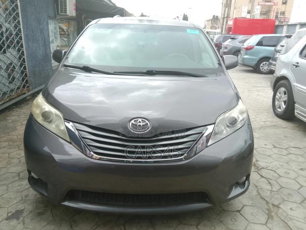 Toyota Sienna 2011 Gray