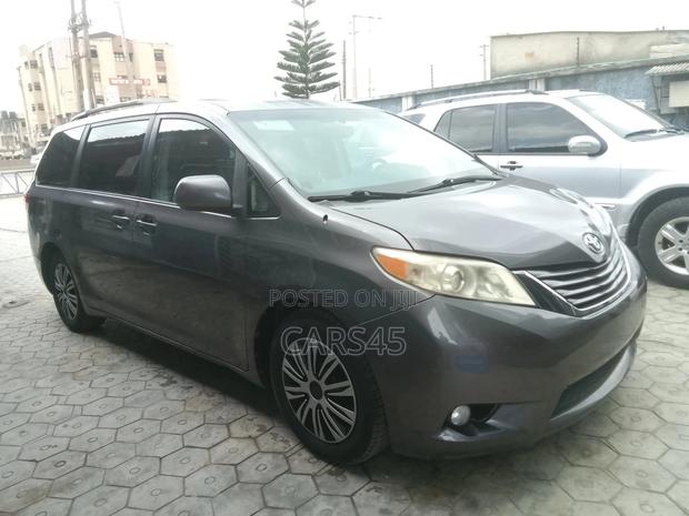 Toyota Sienna 2011 Gray