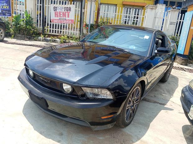 Ford Mustang 2010 Black