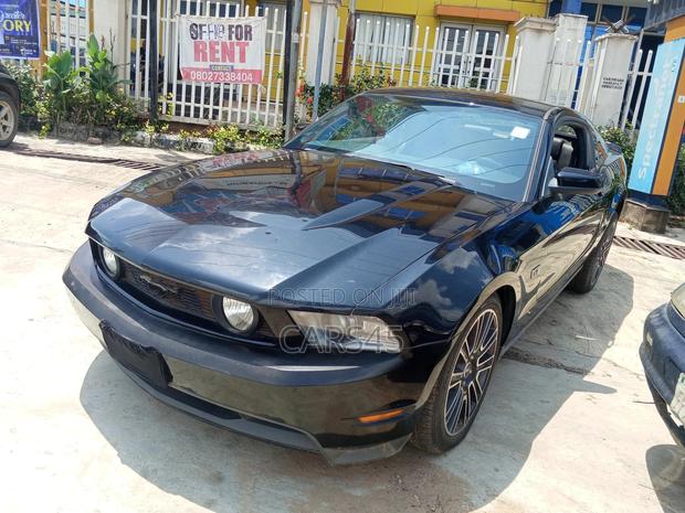 Ford Mustang 2010 Black
