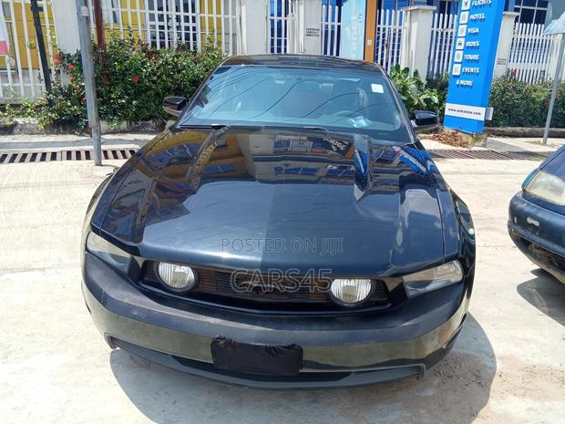 Ford Mustang 2010 Black