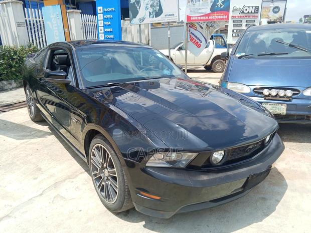 Ford Mustang 2010 Black