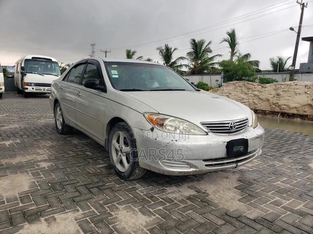Toyota Camry 2004 Silver