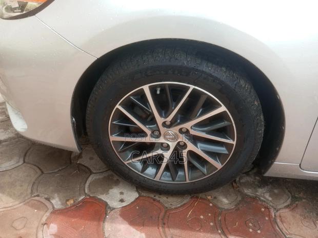 Lexus ES 2016 Silver