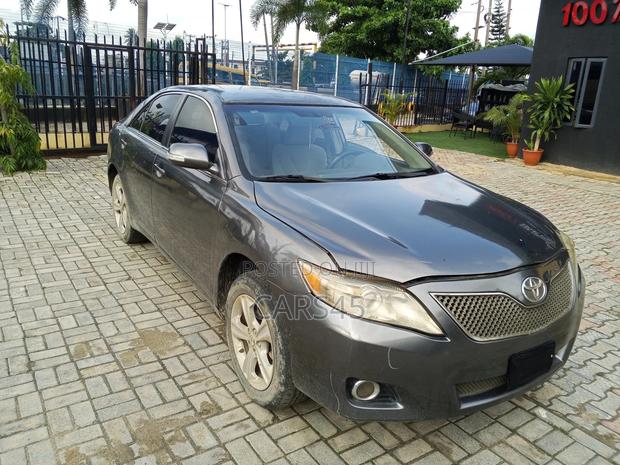 Toyota Camry 2010 Gray