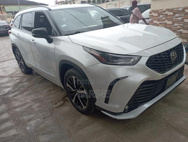 Toyota Highlander 2022 Black