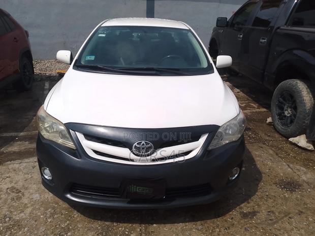 Toyota Corolla 2011 White