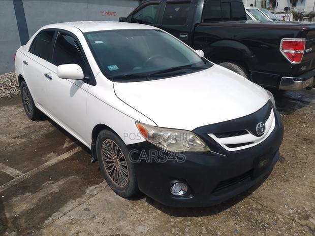 Toyota Corolla 2011 White