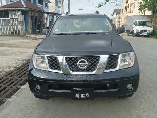 Nissan Pathfinder 2006 Black