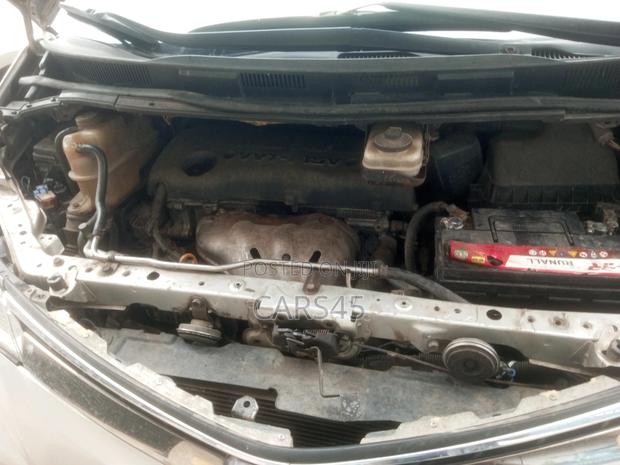 Toyota Previa 2012 Silver