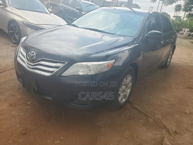Toyota Camry LE 4dr Sedan (2.5L 4cyl 6AM) 2010 Gray