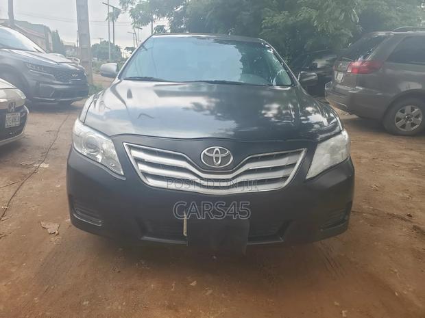 Toyota Camry LE 4dr Sedan (2.5L 4cyl 6AM) 2010 Gray