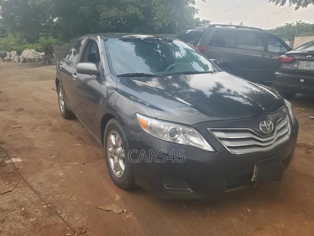 Toyota Camry LE 4dr Sedan (2.5L 4cyl 6AM) 2010 Gray