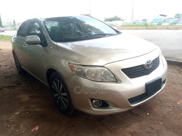 Toyota Corolla 2009 Gold