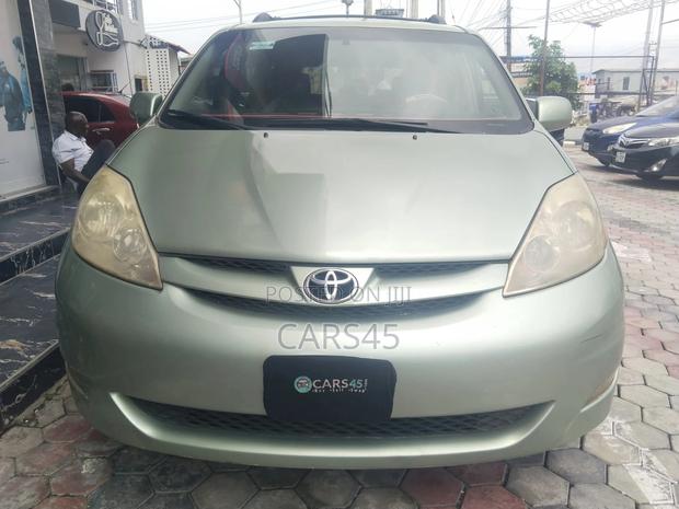 Toyota Sienna 2007 Green