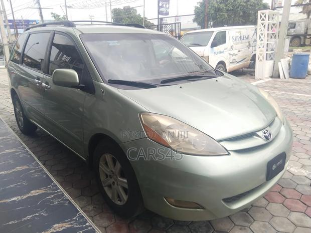 Toyota Sienna 2007 Green