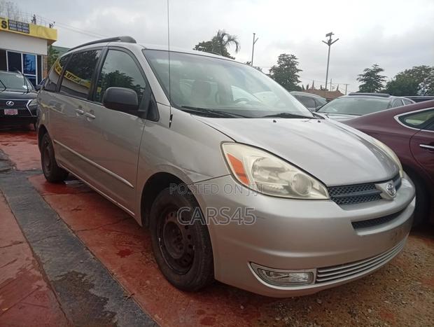 Toyota Sienna 2005 Silver