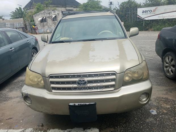 Toyota Highlander V6 AWD 2003 Gold