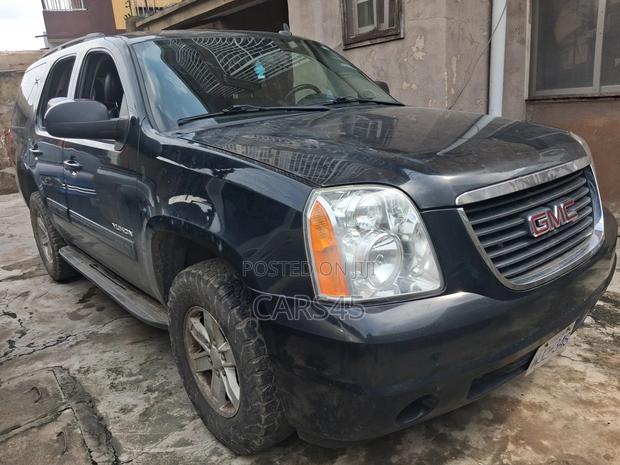 GMC Yukon 2012 Black