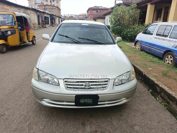 Toyota Camry 2000 Silver