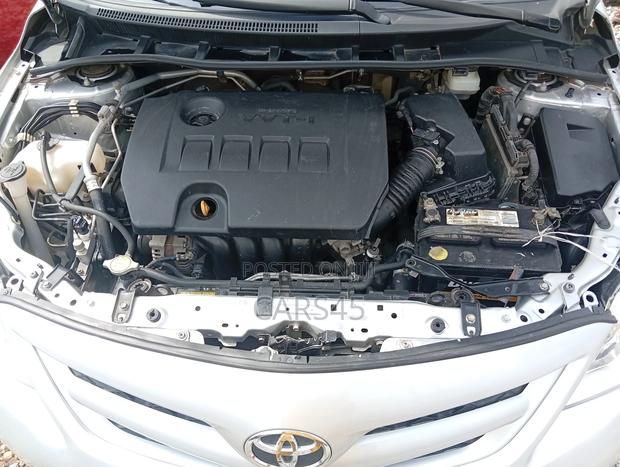 Toyota Corolla 2011 Silver