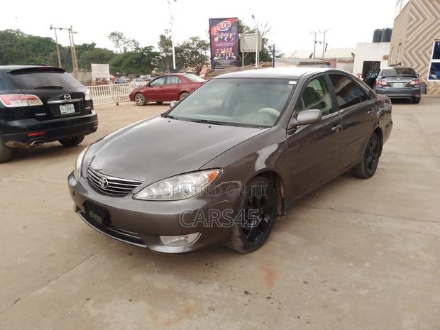 Toyota Camry 2005 Gray