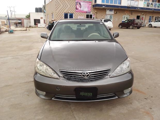 Toyota Camry 2005 Gray