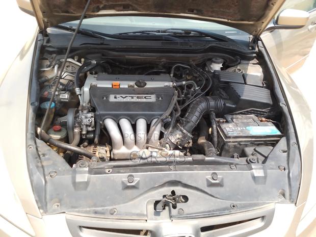 Honda Accord 2005 Gold