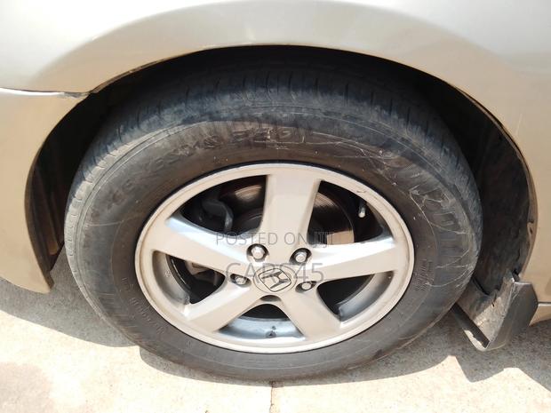 Honda Accord 2005 Gold