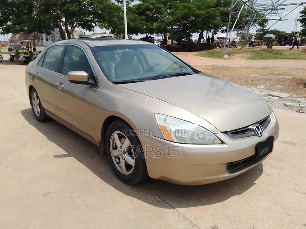Honda Accord 2005 Gold