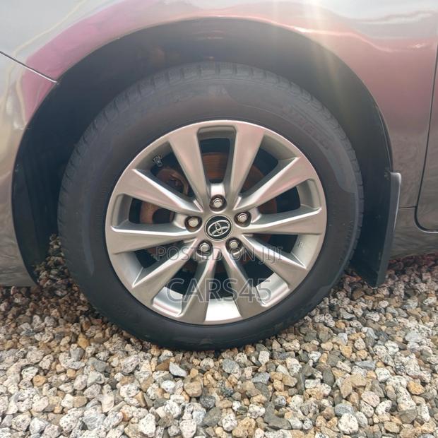 Toyota Camry 2016 Gray