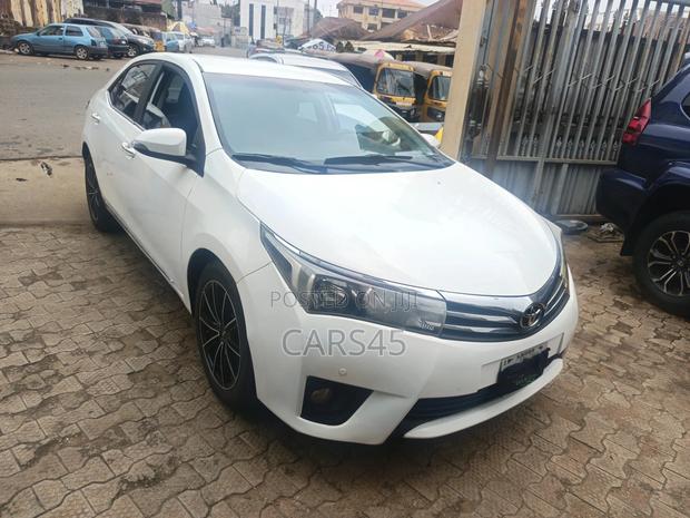Toyota Corolla 2017 Pink