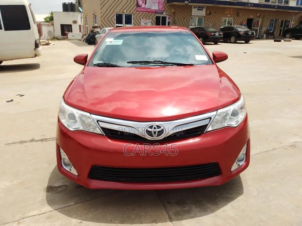 Toyota Camry LE 4dr Sedan w/Prod. End 11/13 (2.5L 4cyl 6A) 2014 Red