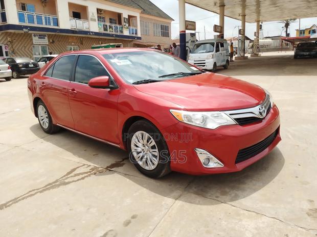 Toyota Camry LE 4dr Sedan w/Prod. End 11/13 (2.5L 4cyl 6A) 2014 Red