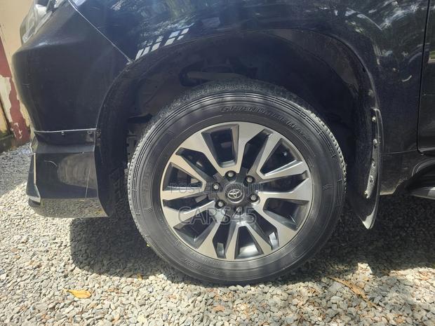 Toyota Land Cruiser Prado 2022 Black