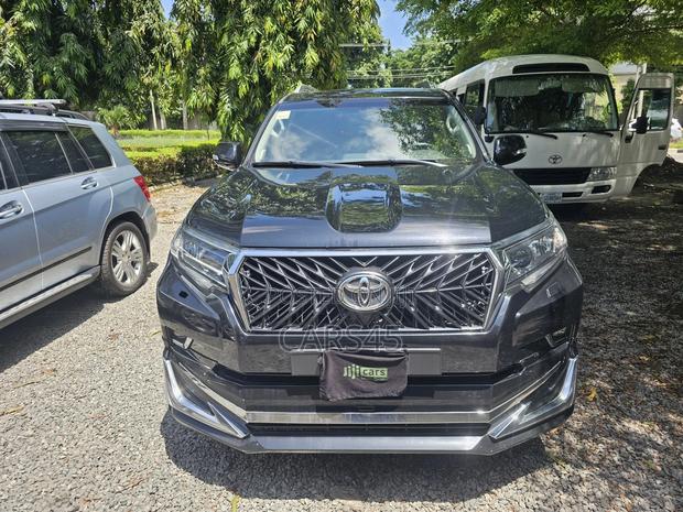 Toyota Land Cruiser Prado 2022 Black