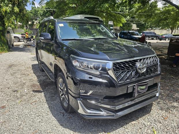 Toyota Land Cruiser Prado 2022 Black