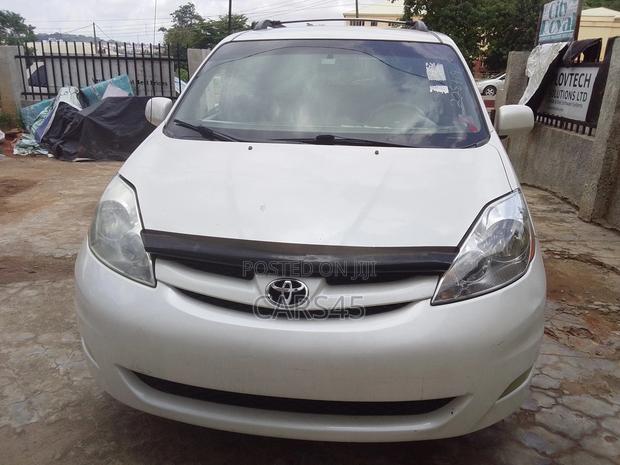 Toyota Sienna 2009 White