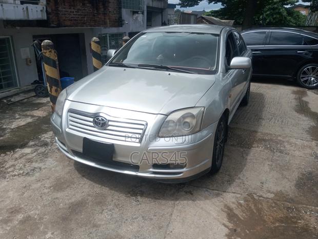 Toyota Avensis 2004 Silver