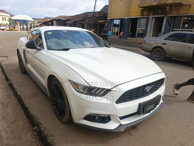 Ford Mustang 2017 White