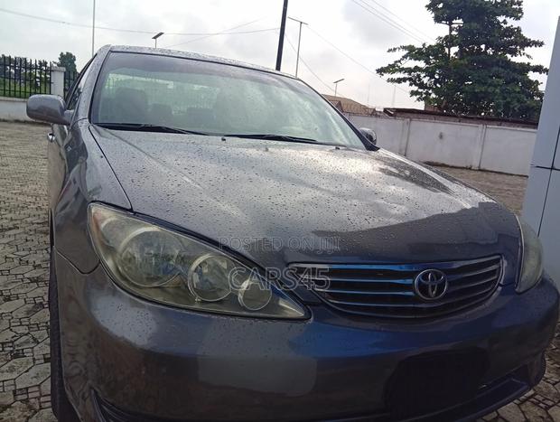 Toyota Camry 2005 Gray