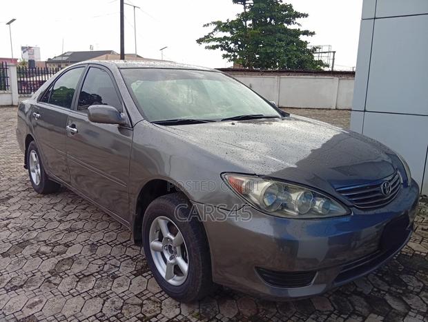 Toyota Camry 2005 Gray