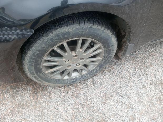 Toyota Avensis 2011 Black