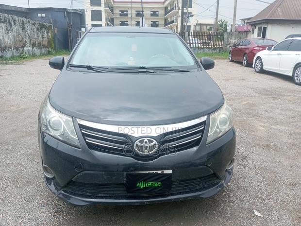 Toyota Avensis 2011 Black