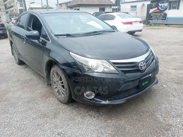 Toyota Avensis 2011 Black
