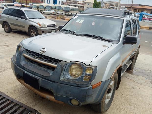 Nissan Xterra 2002 Silver