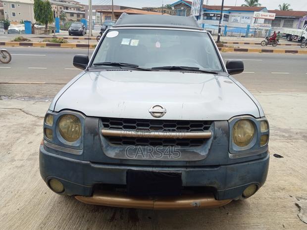 Nissan Xterra 2002 Silver